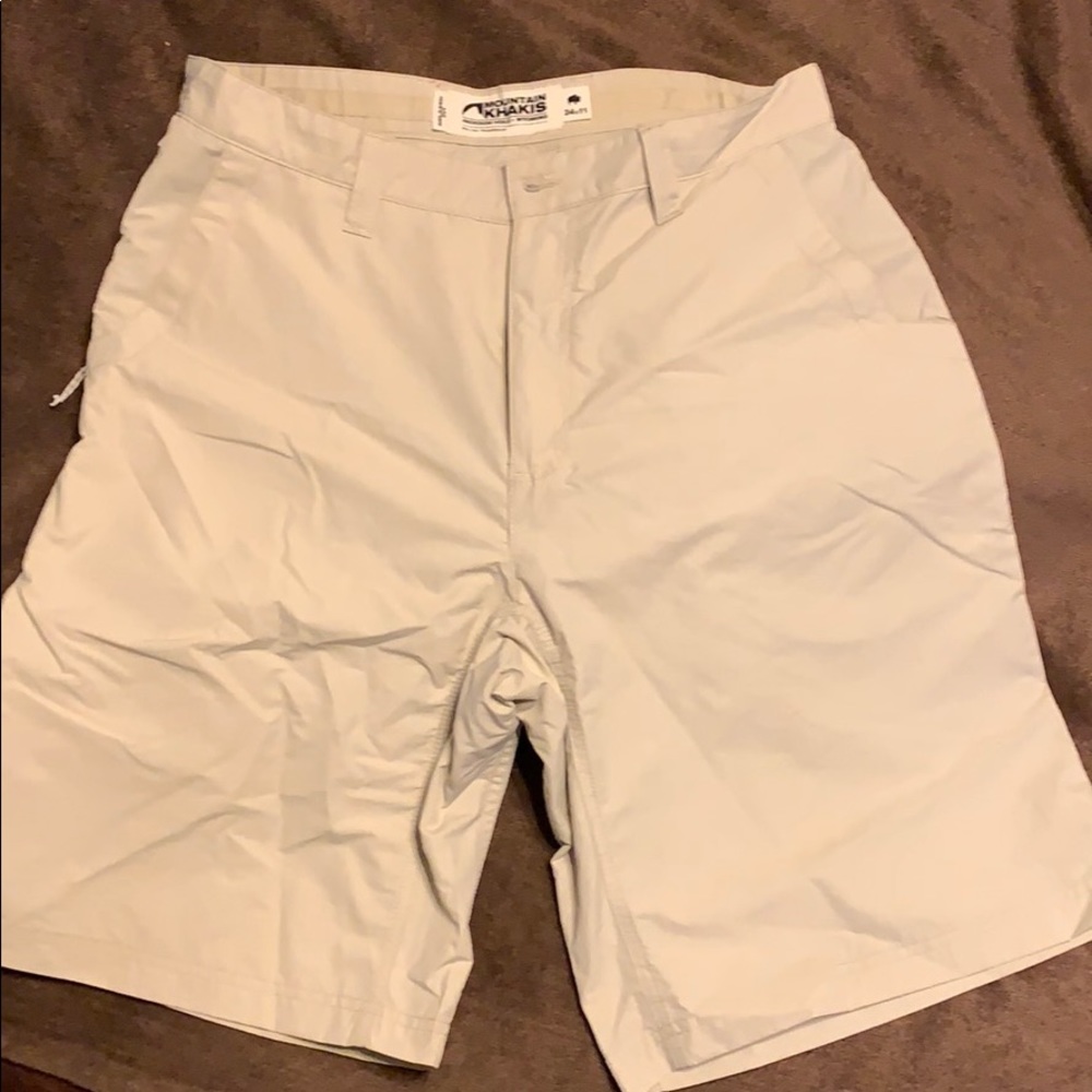 Mountain khaki shorts